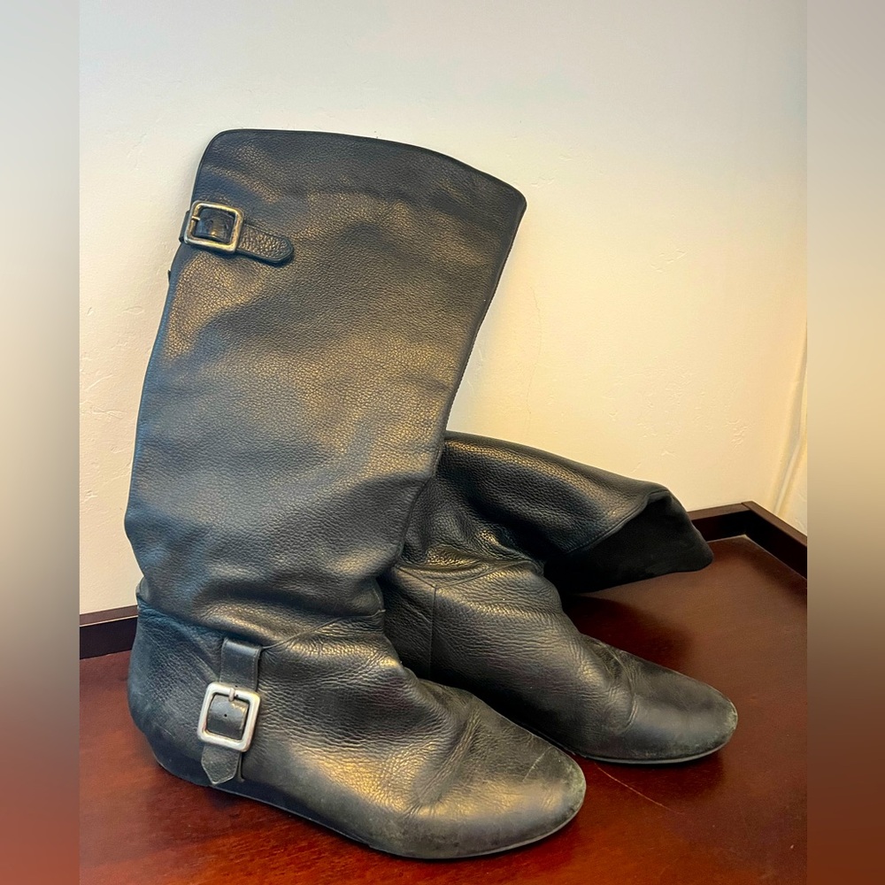Leather knee-high boots. Size 10.